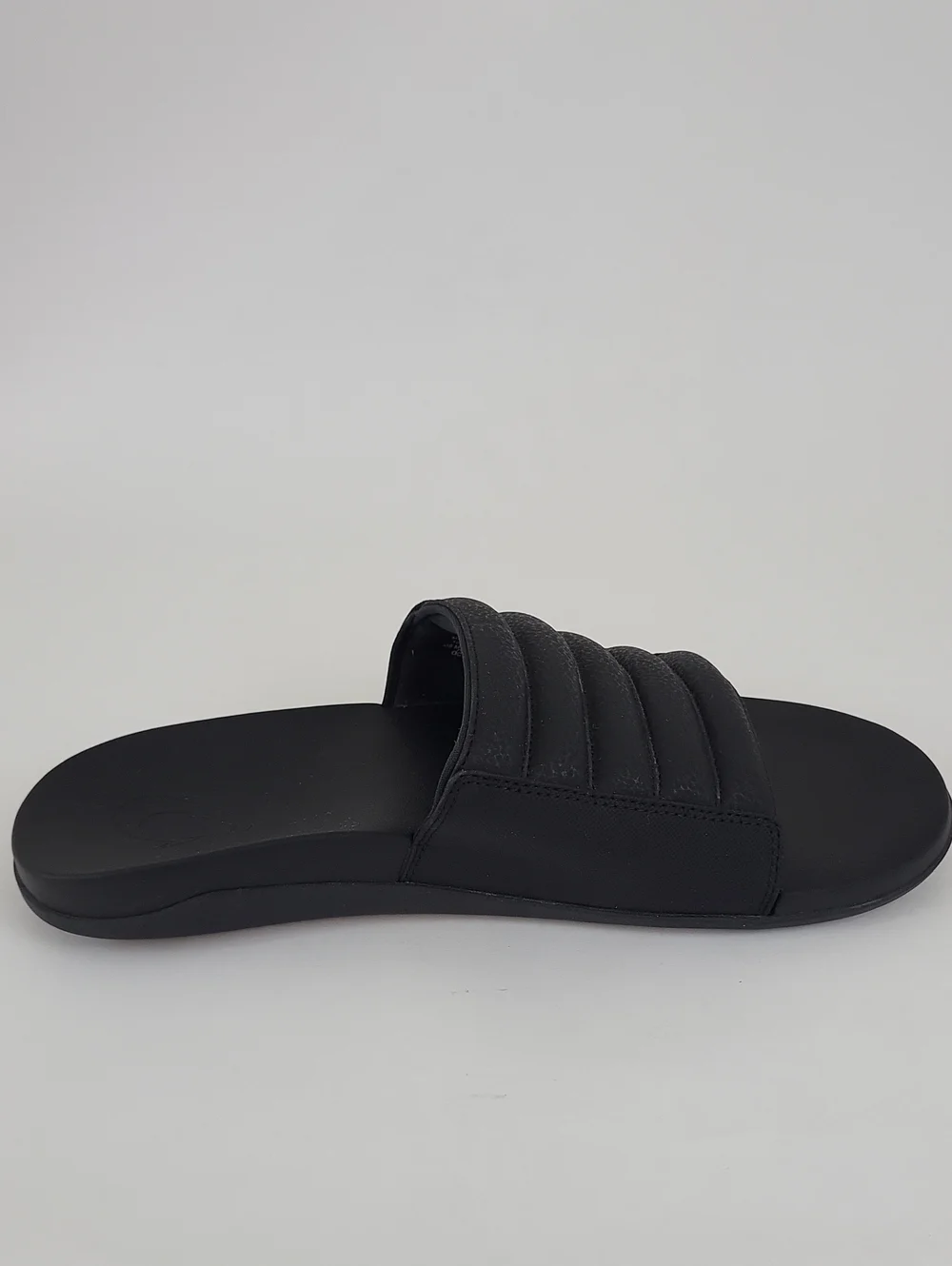 OluKai Men's Maha 'Olu Black Recovery Slide Sandals Size 11 / EU 44